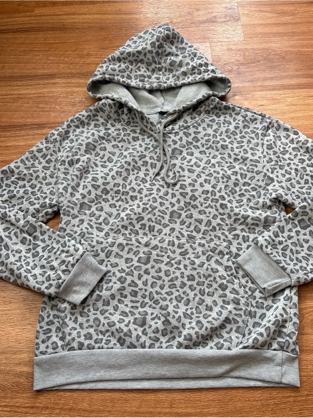 SHEIN Grey Leopard Print Hooded Pullover Sweatshirt